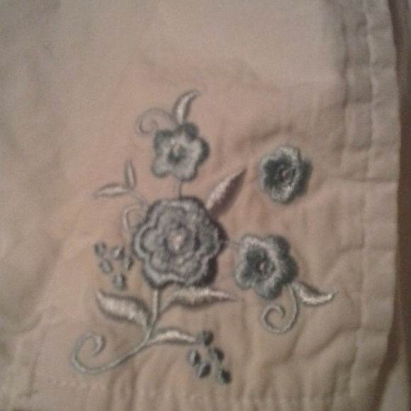 *WHITE BUTTON DOWN BLUE EMBROIDERY 3/4 SLEEVE SHIRT - PLUS - Picture 3 of 5